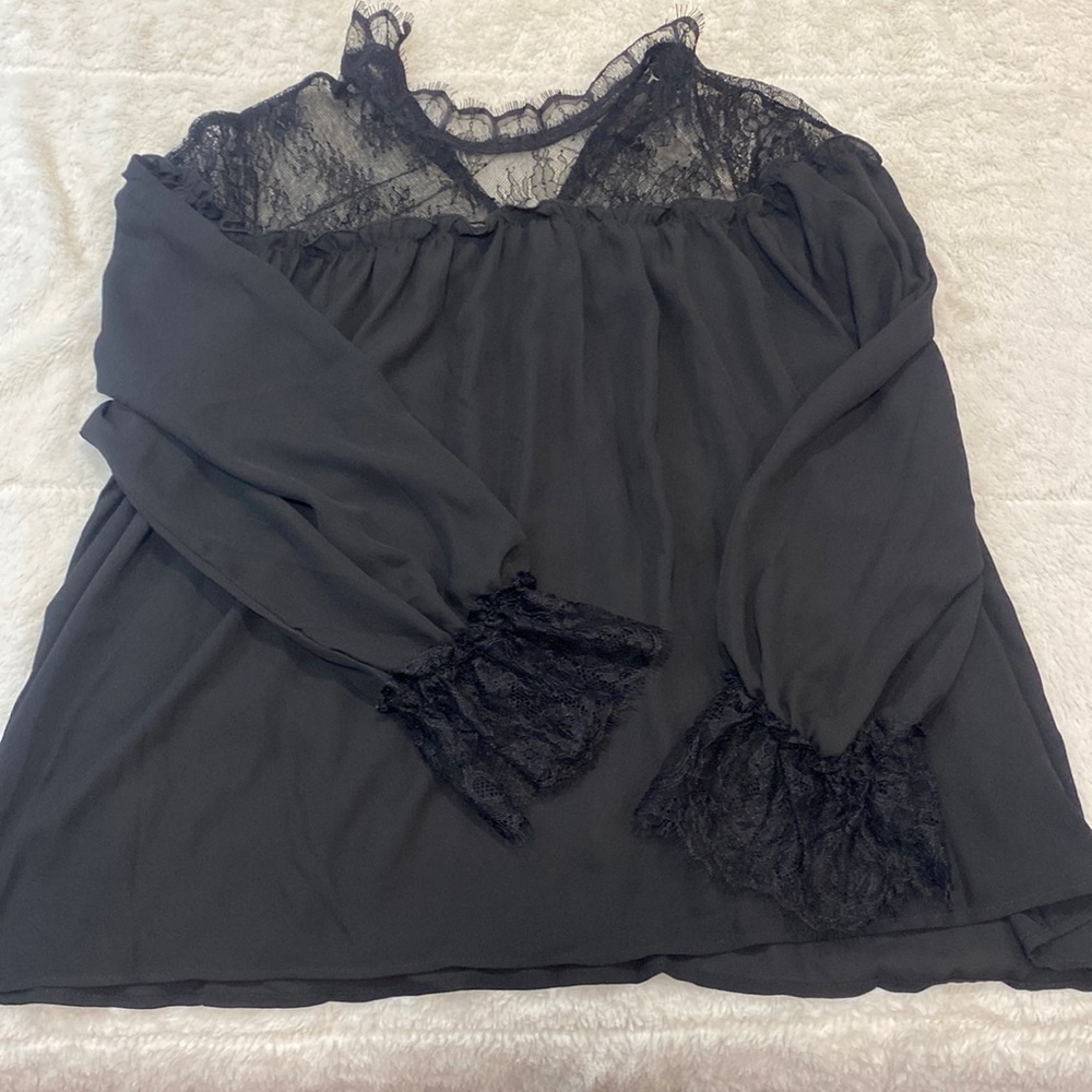 NWT beautiful Blouse